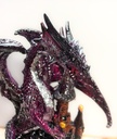 Grand dragon aux couleurs violet et argenté