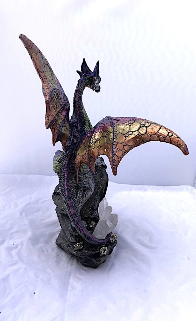 Dragon polychrome clair avec cristaux (copie)